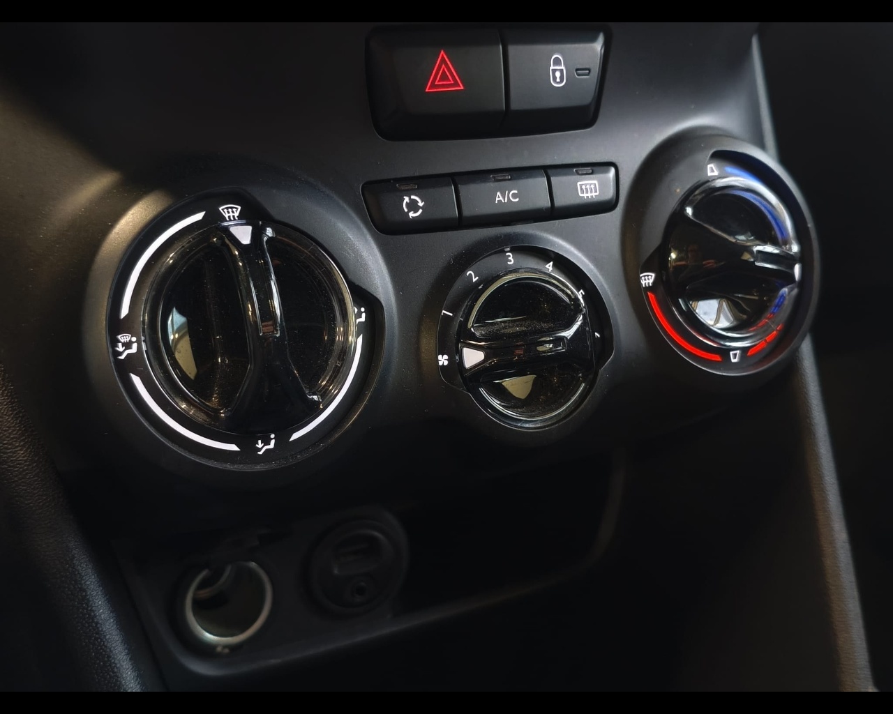 Foto PEUGEOT 208 5p 1.2 puretech Access 82cv