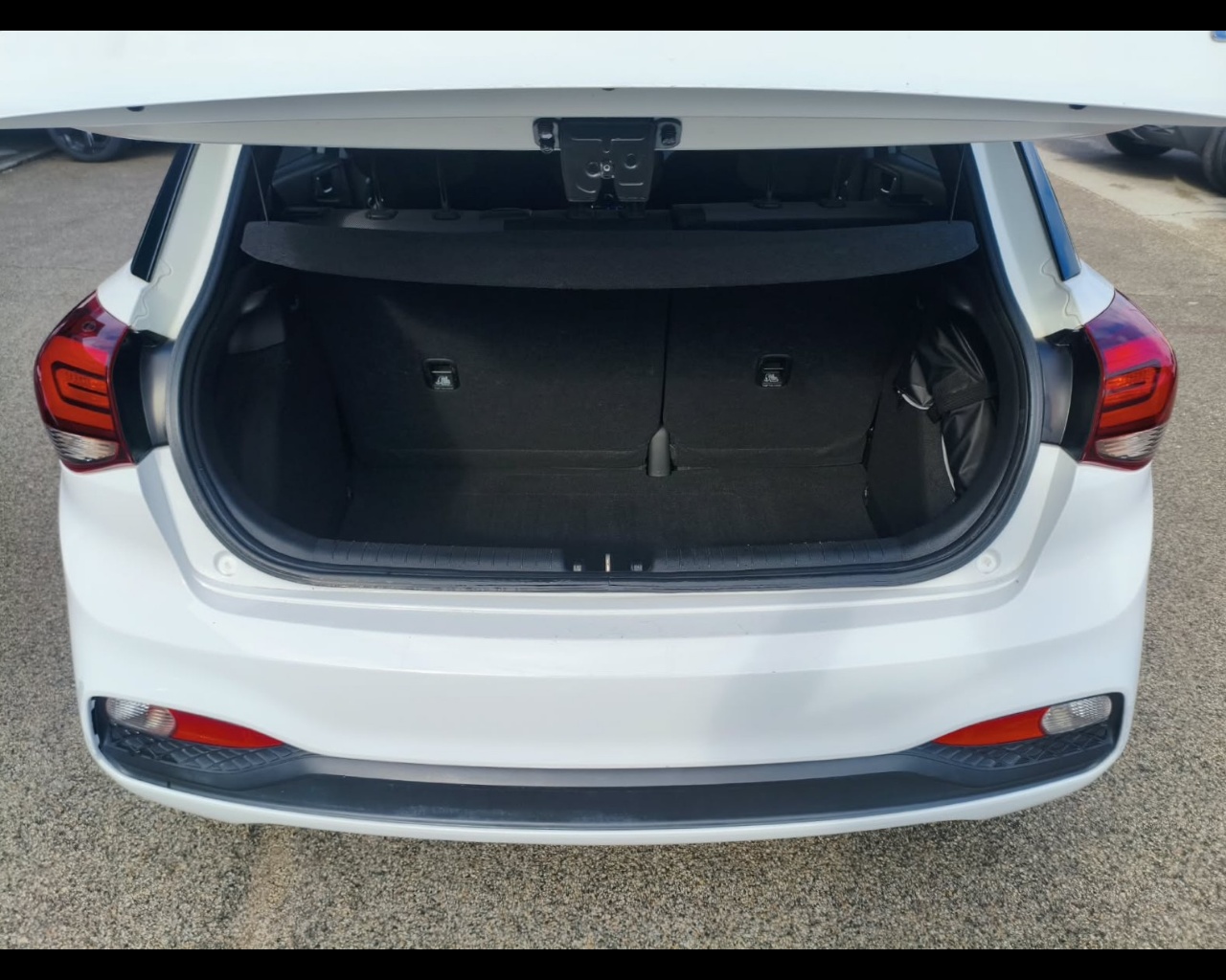 Foto HYUNDAI i20 5p 1.2 mpi Connectline 75cv Gpl