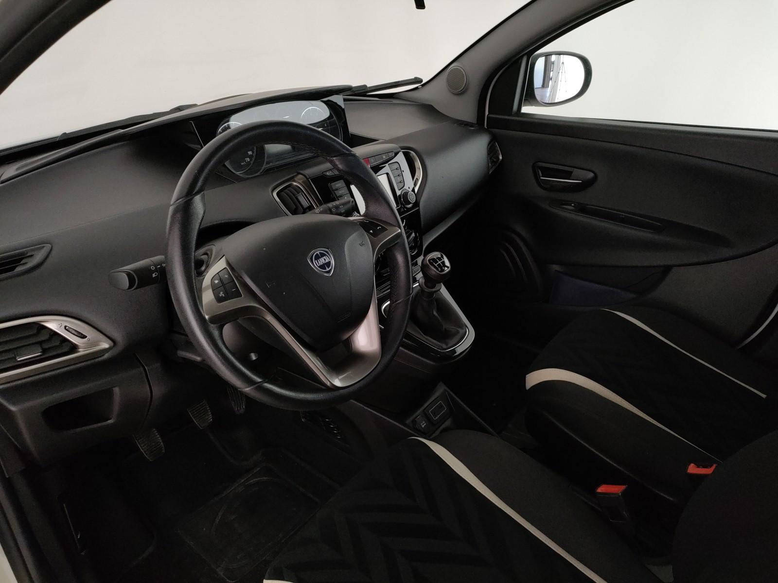 Lancia Ypsilon Usato 2017 Ypsilon Mestre