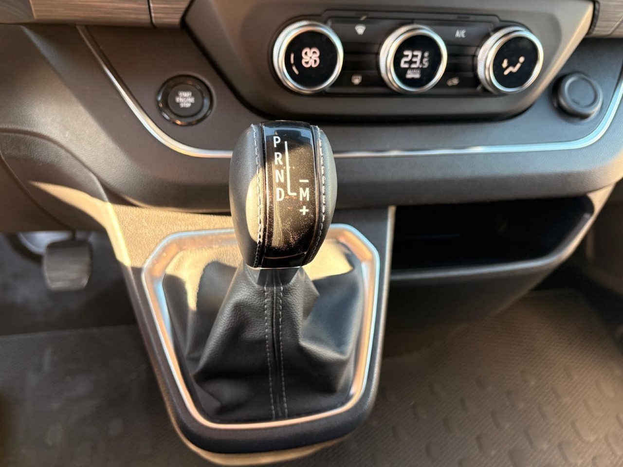 Renault Trafic IV trafic spaceclass 2.0 Blue dci 170cv L1H1 EDC - 18