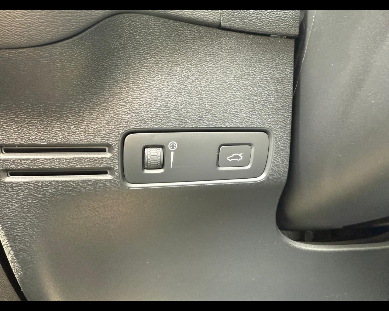 Foto VOLVO XC40 N1 1.5 T2 Momentum Core my21