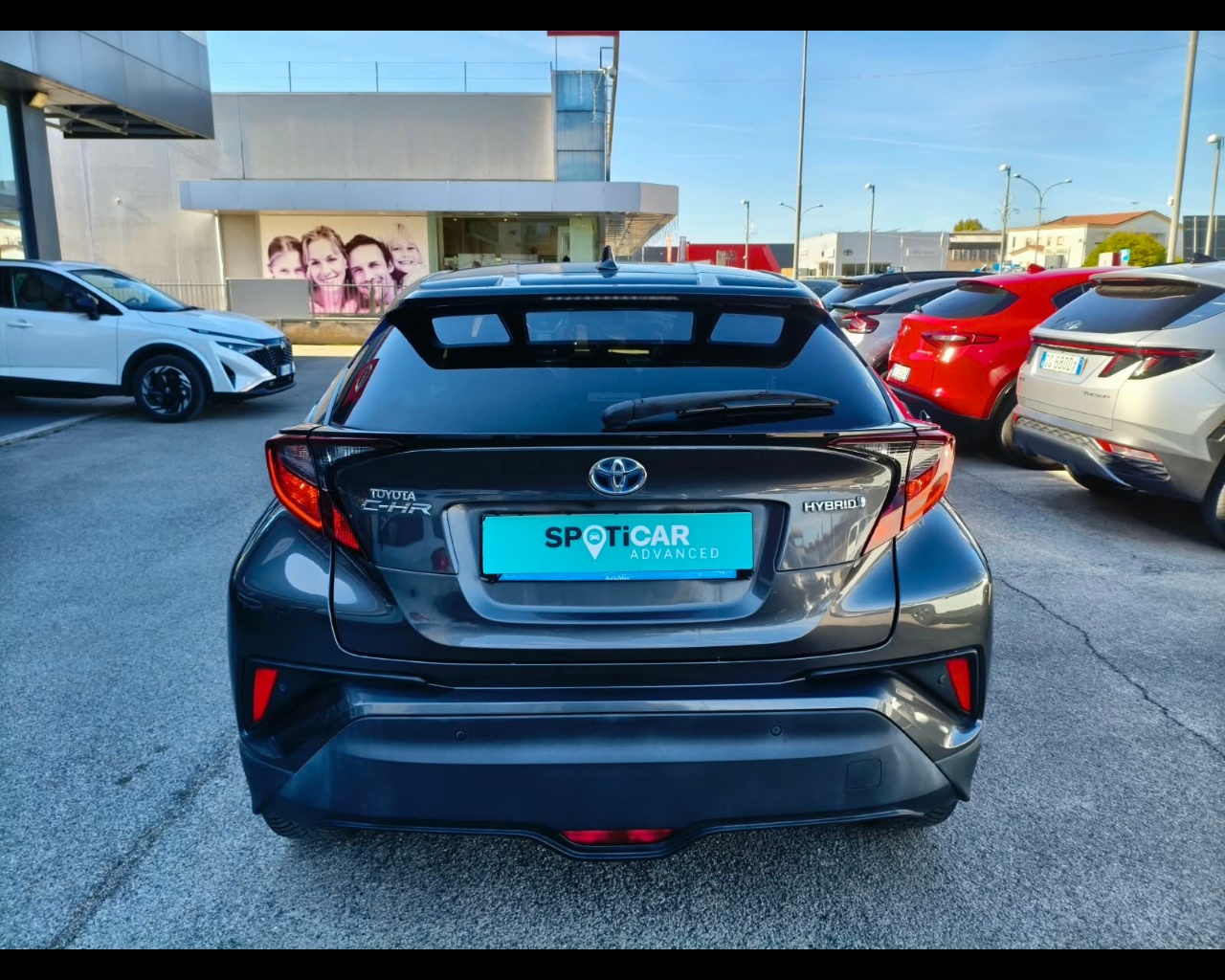 Foto TOYOTA C-HR 1.8h Trend e-cvt
