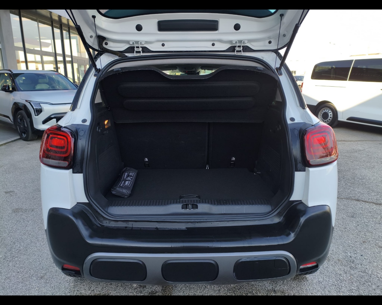 Foto CITROEN C3 Aircross 1.2 puretech Shine s&s 110cv