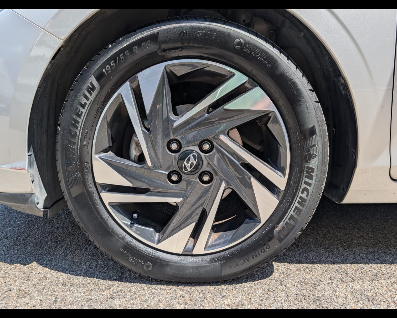 Foto HYUNDAI i20 1.2 Connectline Gpl