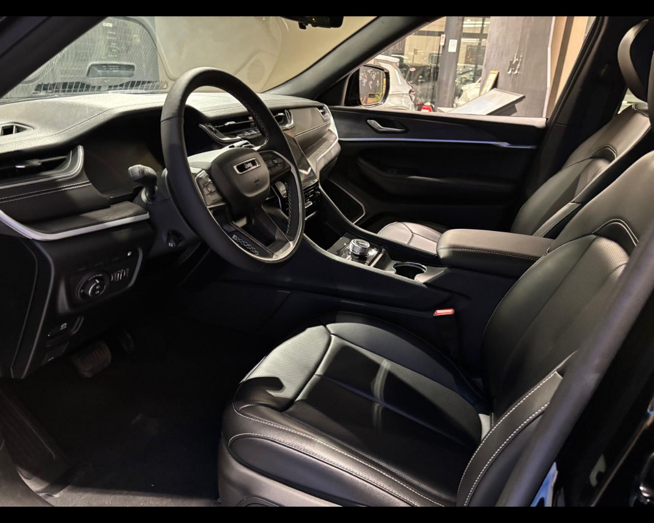 Foto JEEP GRAND CHEROKEE PLUG-IN HYBRID MY24 424 LIMITED 2,0 4XE PHEV 380CV AT8