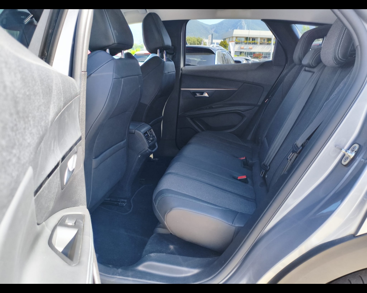 Foto PEUGEOT 3008 1.5 bluehdi Allure s&s 130cv eat8