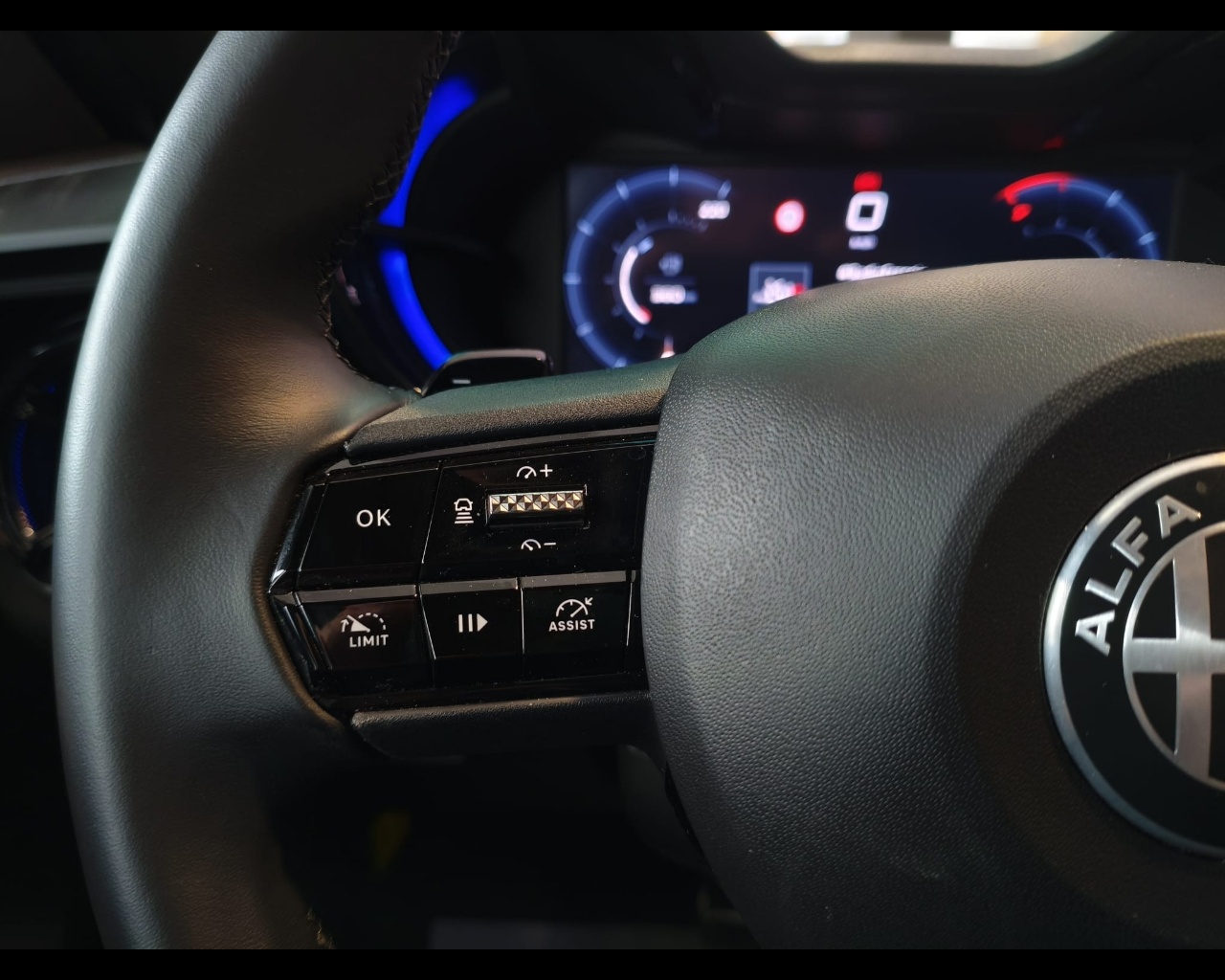 Foto ALFA ROMEO Junior 1.2 ibrida Speciale 145cv edct6