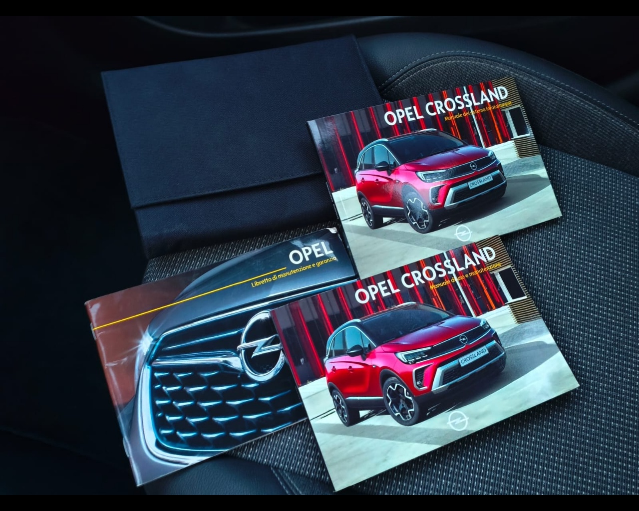 Foto OPEL Crossland 1.2 Elegance s&s 83cv