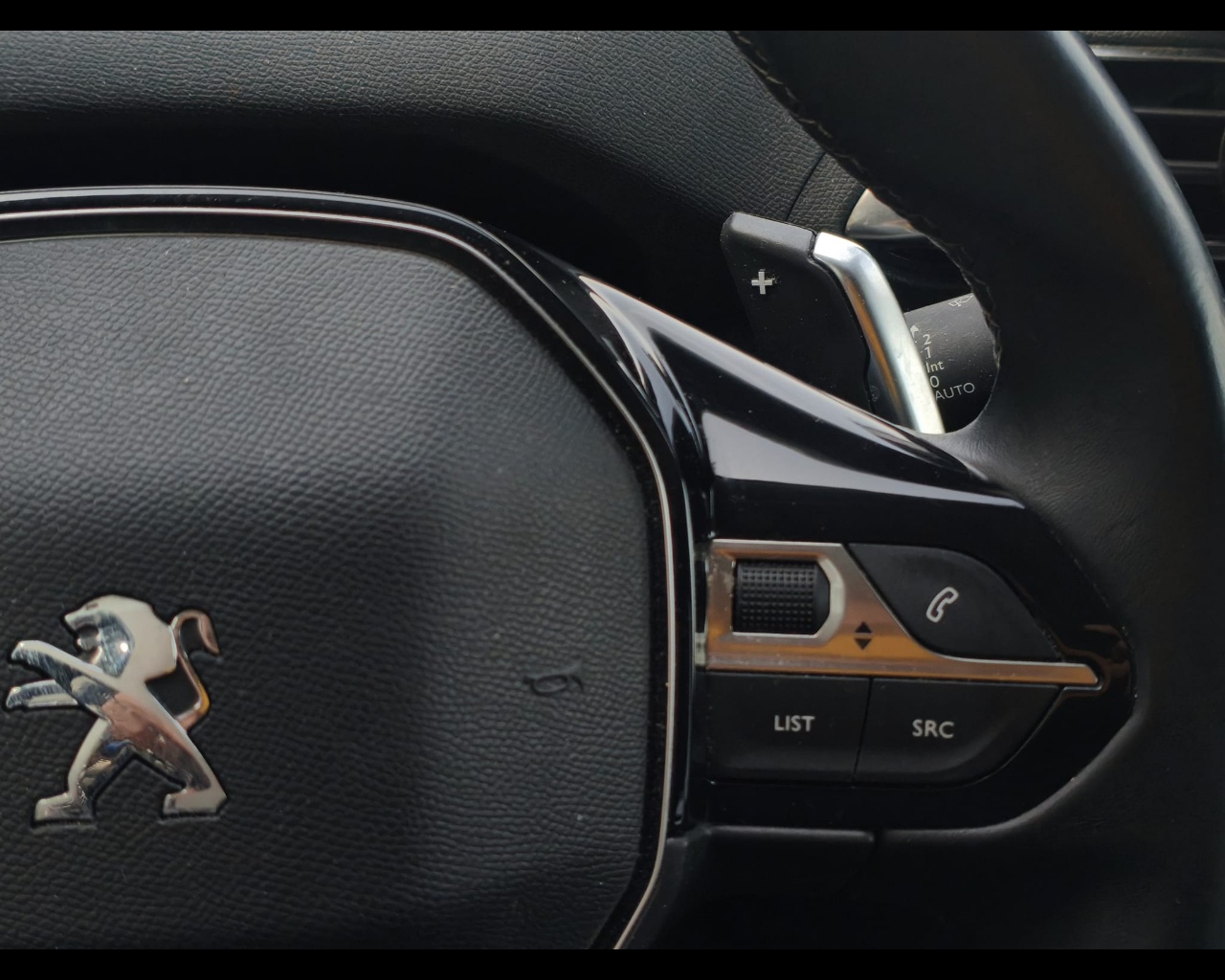 Foto PEUGEOT 3008 1.5 bluehdi Allure Pack s&s 130cv eat8