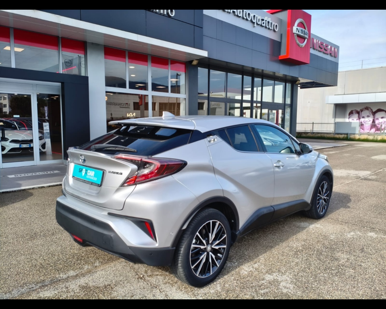 Foto TOYOTA C-HR 1.8h Lounge 2wd e-cvt