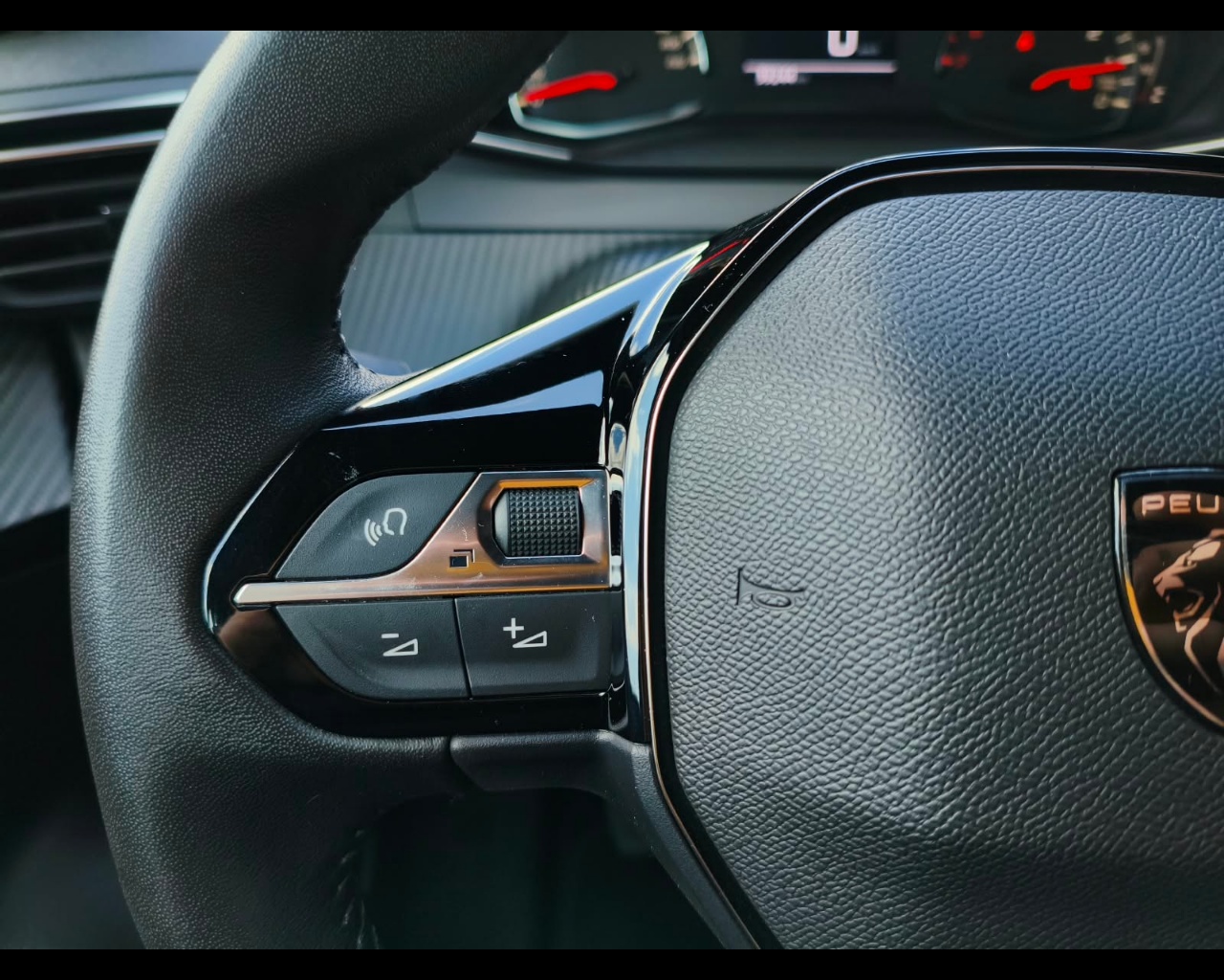 Foto PEUGEOT 2008 1.2 puretech Active s&s 100cv