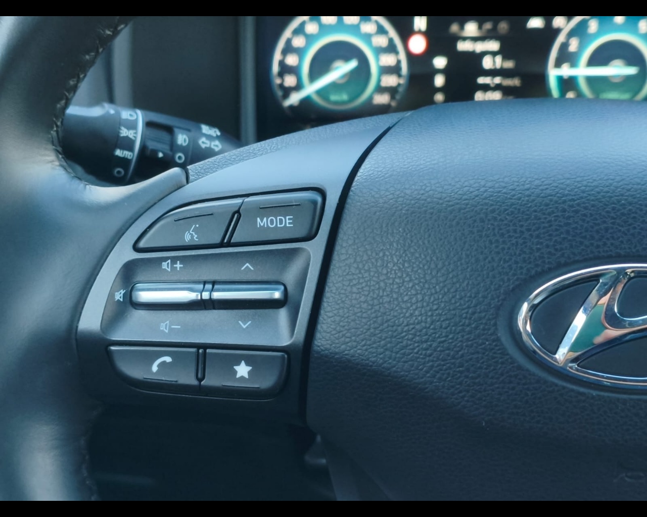 Foto HYUNDAI Kona 1.0 t-gdi 48V Xline Style Pack 2wd 120cv imt