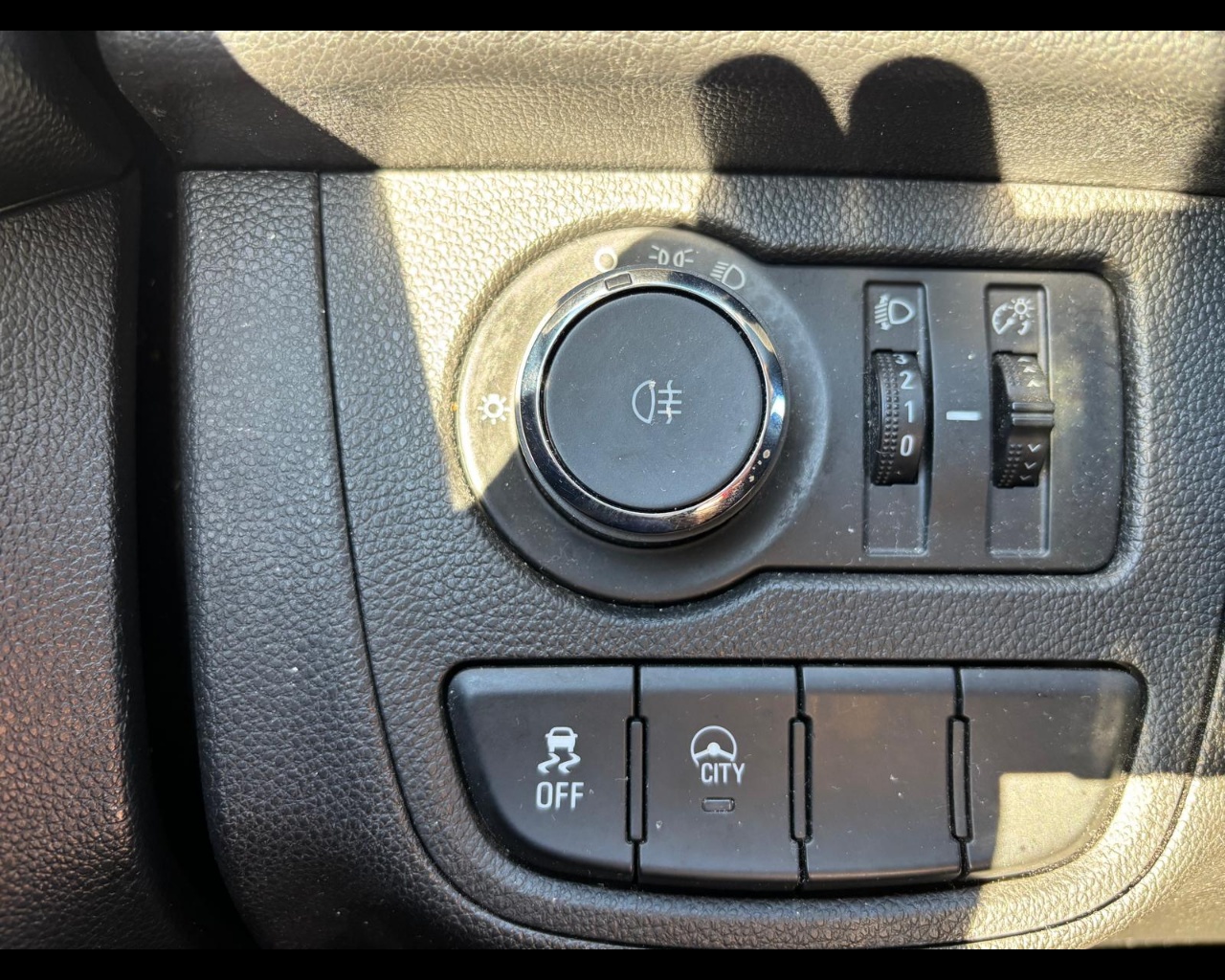 Foto OPEL Karl 1.0 N-Joy 75cv