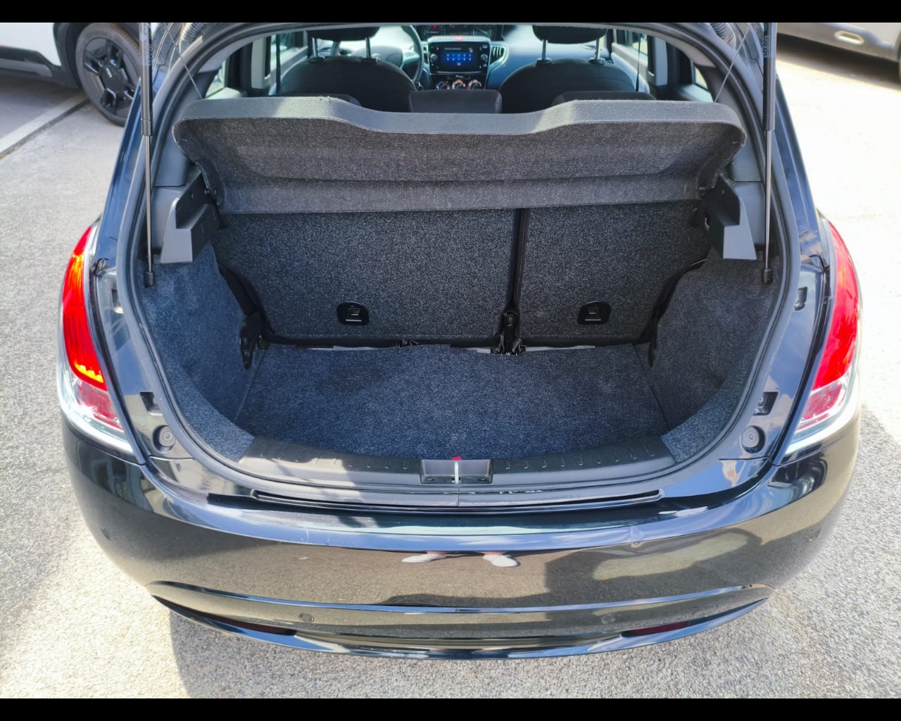 Foto LANCIA Ypsilon 1.0 firefly hybrid Platino s&s 70cv