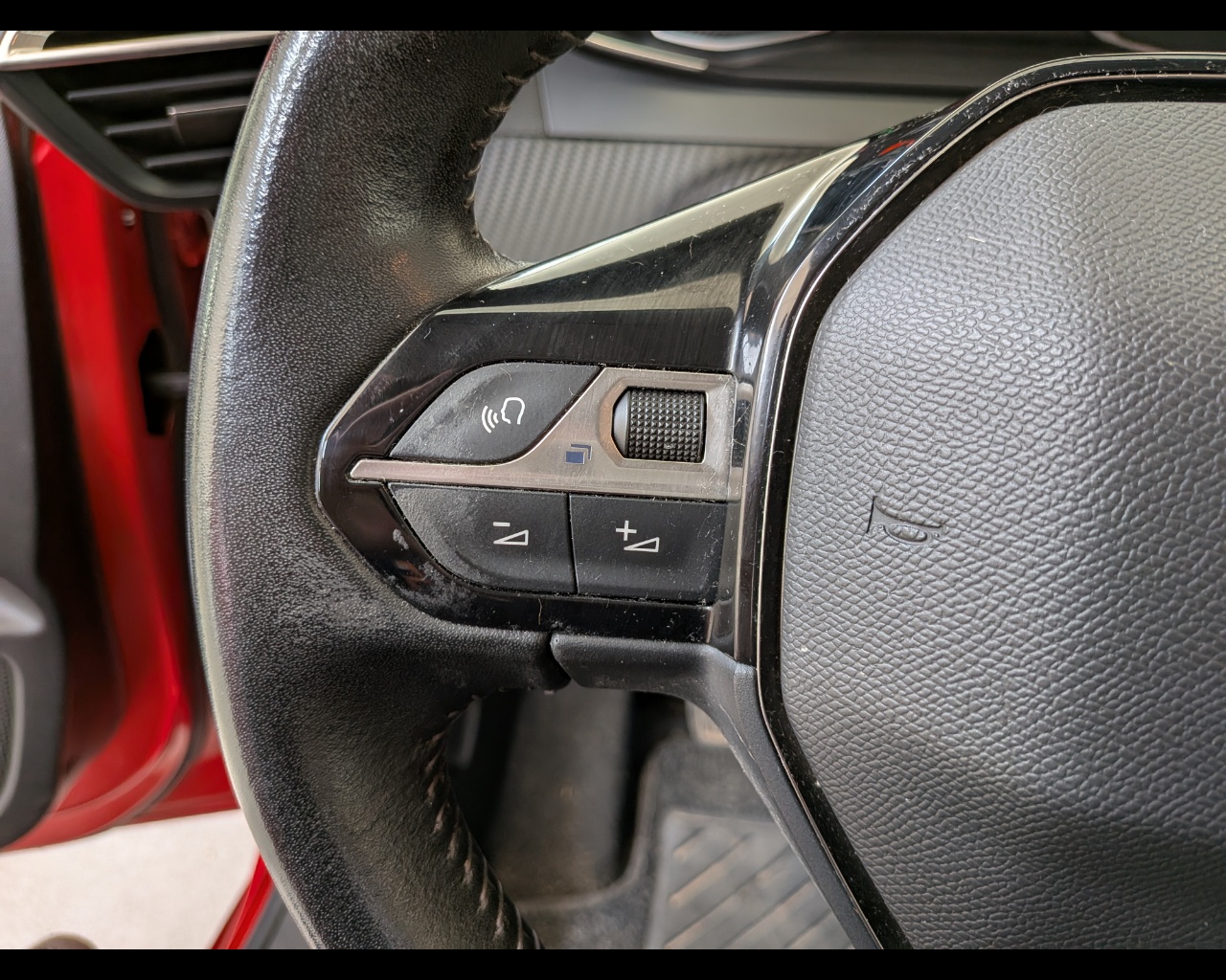 Foto PEUGEOT 208 1.5 bluehdi Allure Navi Pack s&s 100cv my20