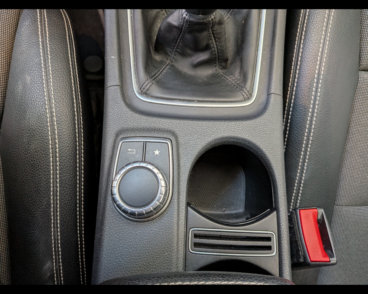 Foto MERCEDES A 180 d Premium 