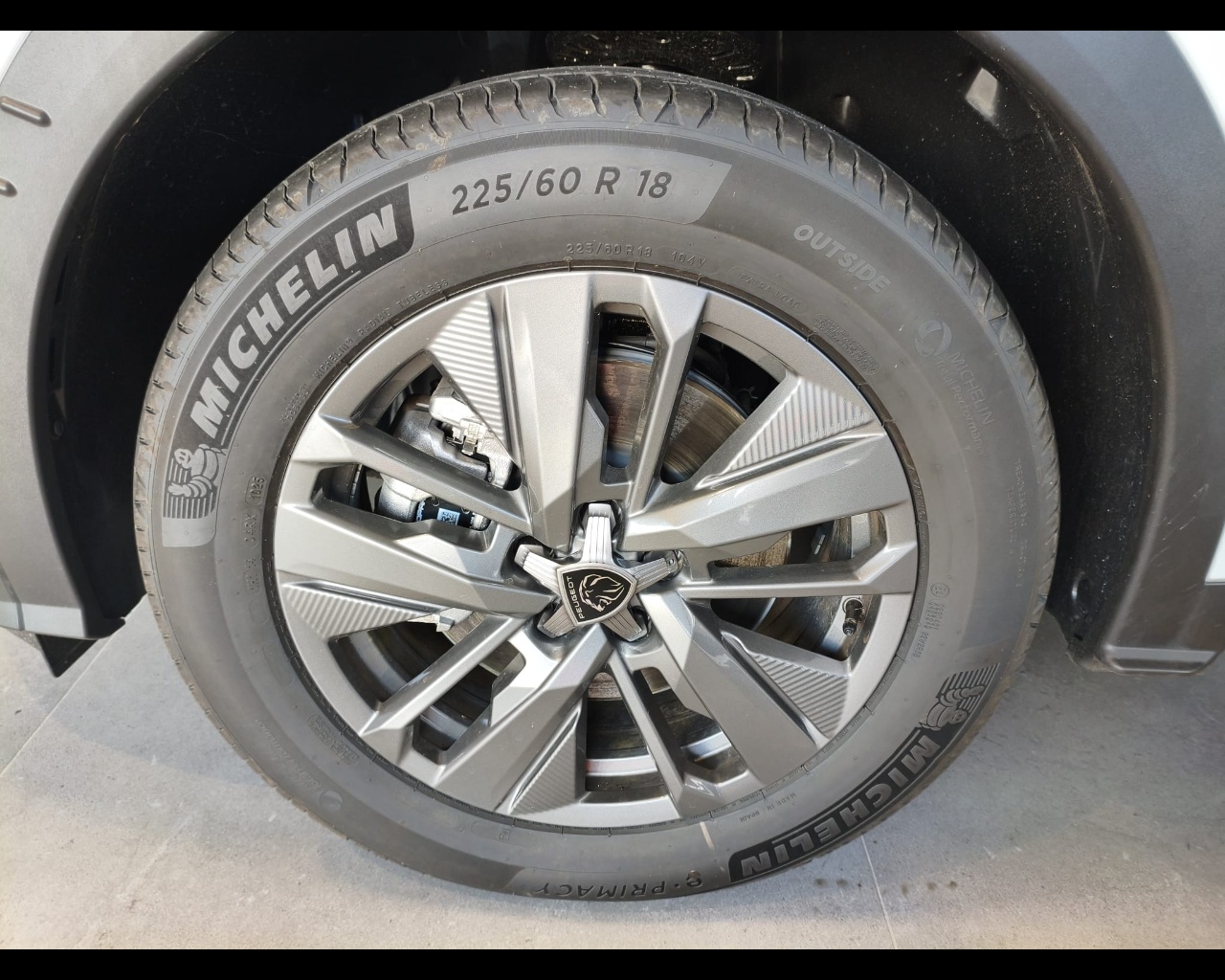 Foto PEUGEOT 5008 1.2 hybrid Allure 145cv e-dcs6