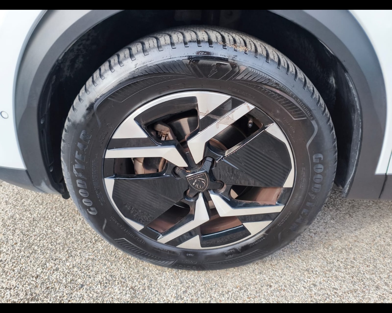 Foto PEUGEOT 2008 1.5 bluehdi Allure s&s 130cv eat8