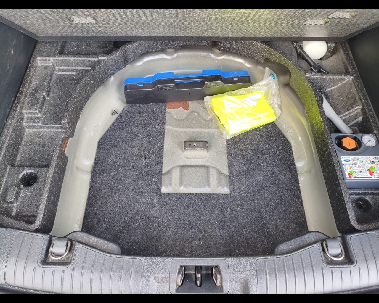 Foto FORD Kuga 1.5 ecoblue Titanium Business 2wd 120cv auto