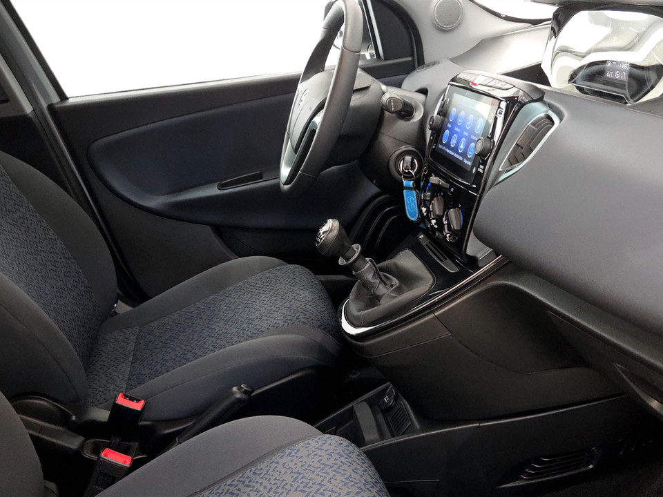 LANCIA Ypsilon 1.0 firefly hybrid Gold s&s 70cv 5p.ti Ibrida usato - 13