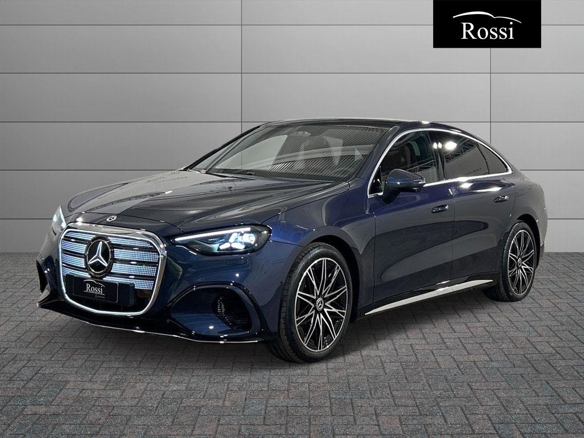 Mercedes-Benz C 400 4MATIC con tecnologia EQ