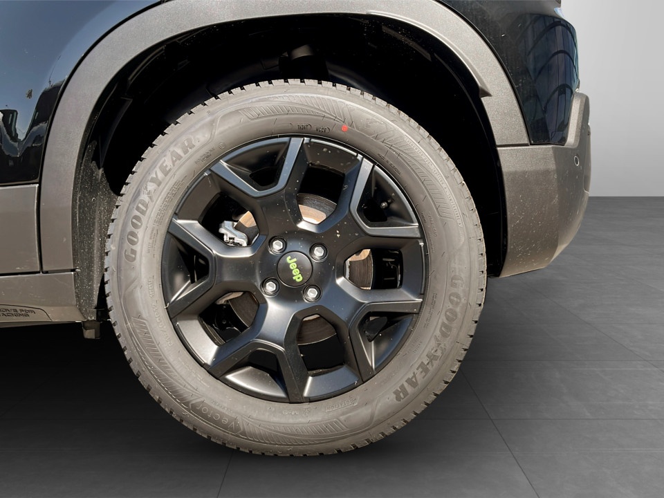 JEEP Avenger 4xe Hybrid 619 Upland 1.2 145cv 4xe Mhev Ibrida km0 - 19