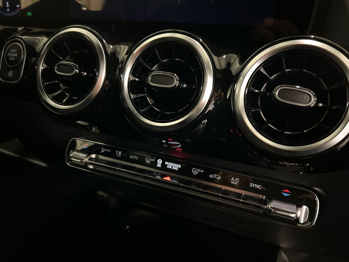 Mercedes GLA GLA 180 D Premium 8G-DCT - 14