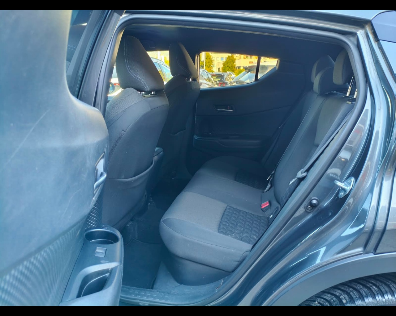 Foto TOYOTA C-HR 1.8h Trend e-cvt
