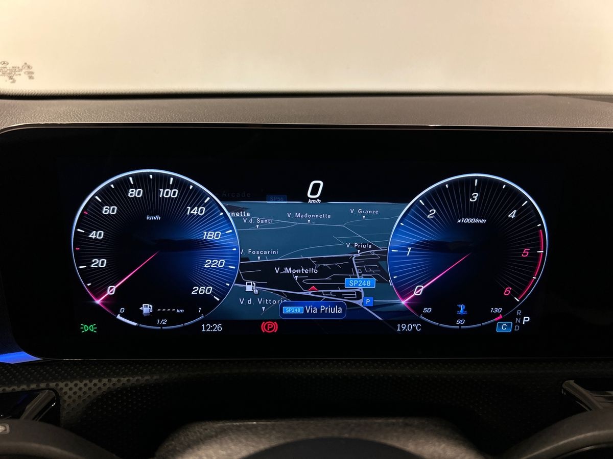 Mercedes  Classe A 180 D Advanced Plus AMG Line 8G-DCT - 13