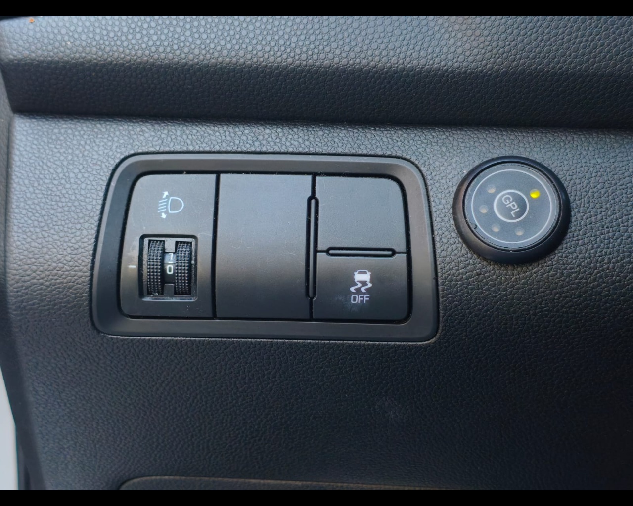 Foto HYUNDAI i20 5p 1.2 mpi Connectline econext Gpl 73cv