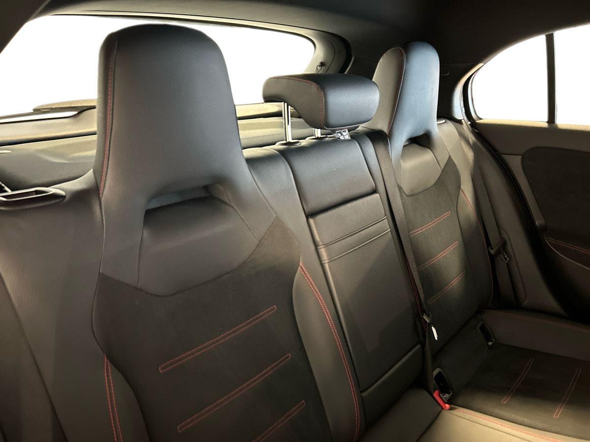 Mercedes  Classe A 180 D Advanced Plus AMG Line 8G-DCT - 16