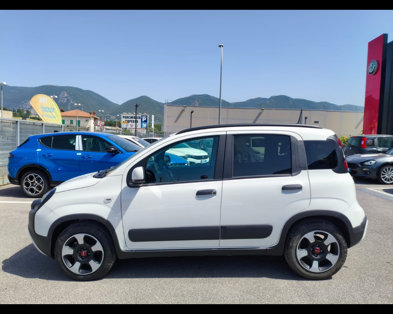 Foto FIAT Panda 1.0 firefly hybrid Cross s&s 70cv 5p.ti
