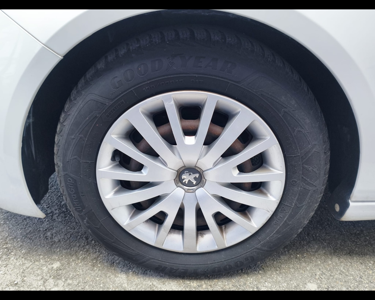 Foto PEUGEOT 308 SW 1.6 bluehdi Access s&s 100cv