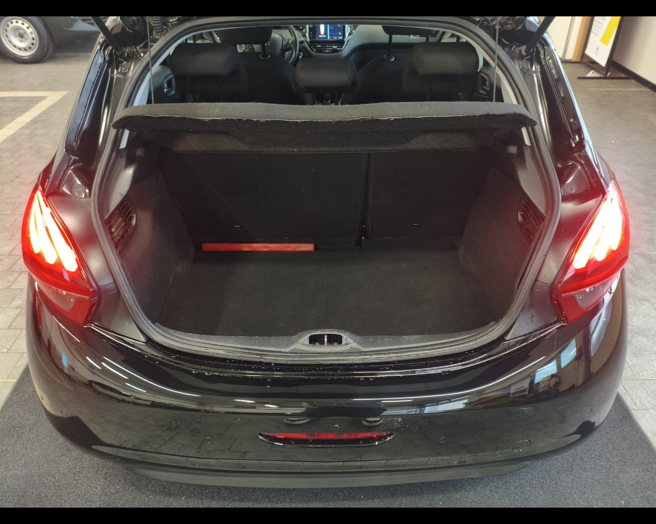 Foto PEUGEOT 208 5p 1.2 puretech Access 82cv