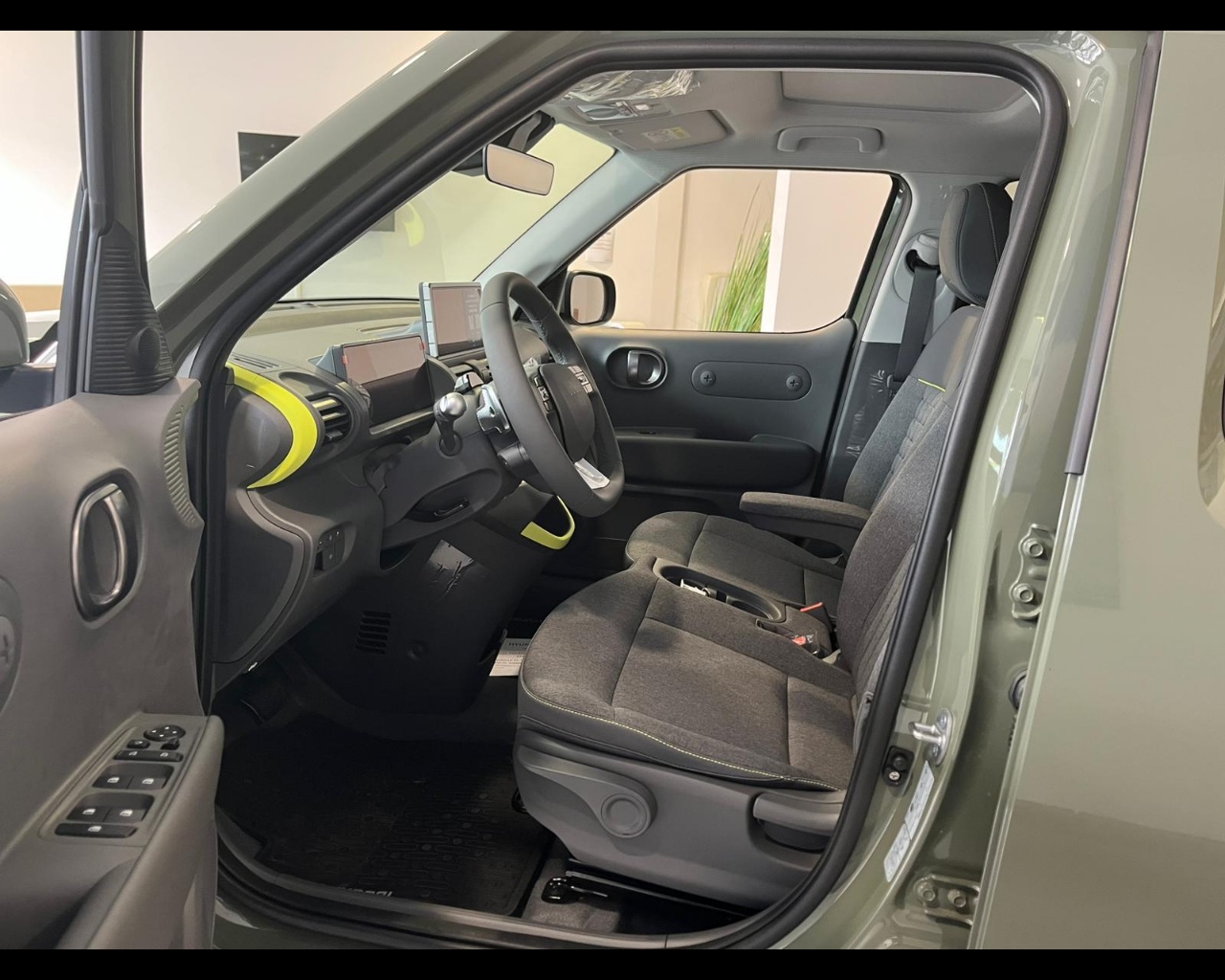 Foto HYUNDAI INSTER 49 KWH CROSS+PP