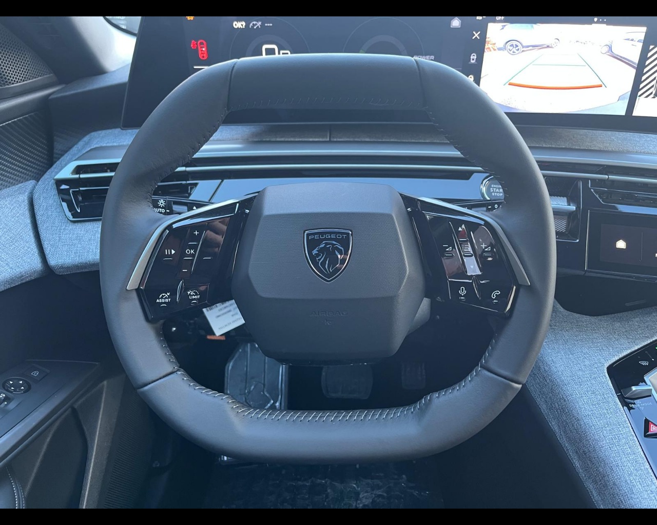 Foto PEUGEOT 5008 1.2 hybrid Allure 136cv e-dcs6