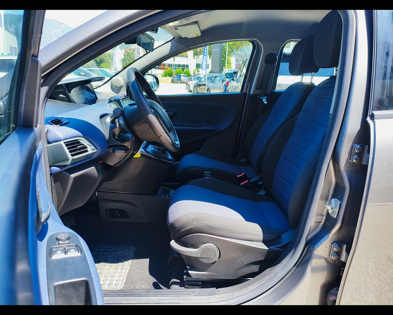 Foto LANCIA Ypsilon 1.0 firefly hybrid Platino s&s 70cv