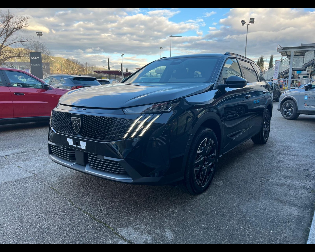 PEUGEOT 5008 1.2 hybrid Allure 136cv e-dcs6 Usata