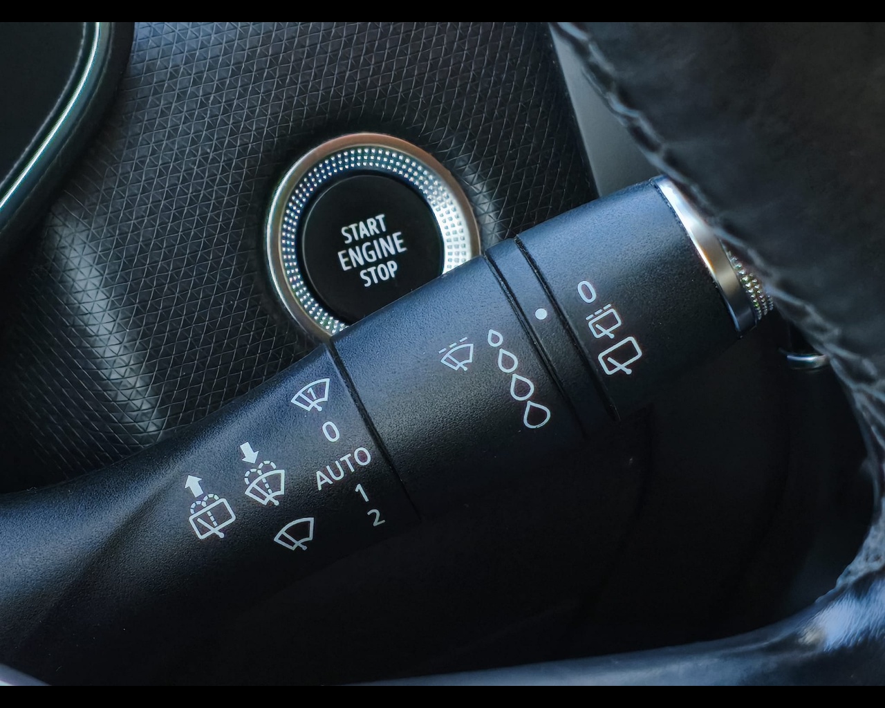 Foto RENAULT Clio 1.6 E-Tech hybrid Zen 140cv auto 