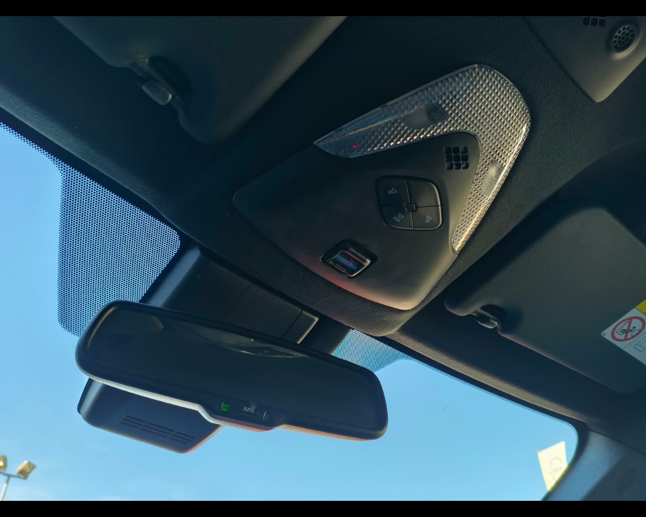 Foto TOYOTA C-HR 1.8h Trend e-cvt
