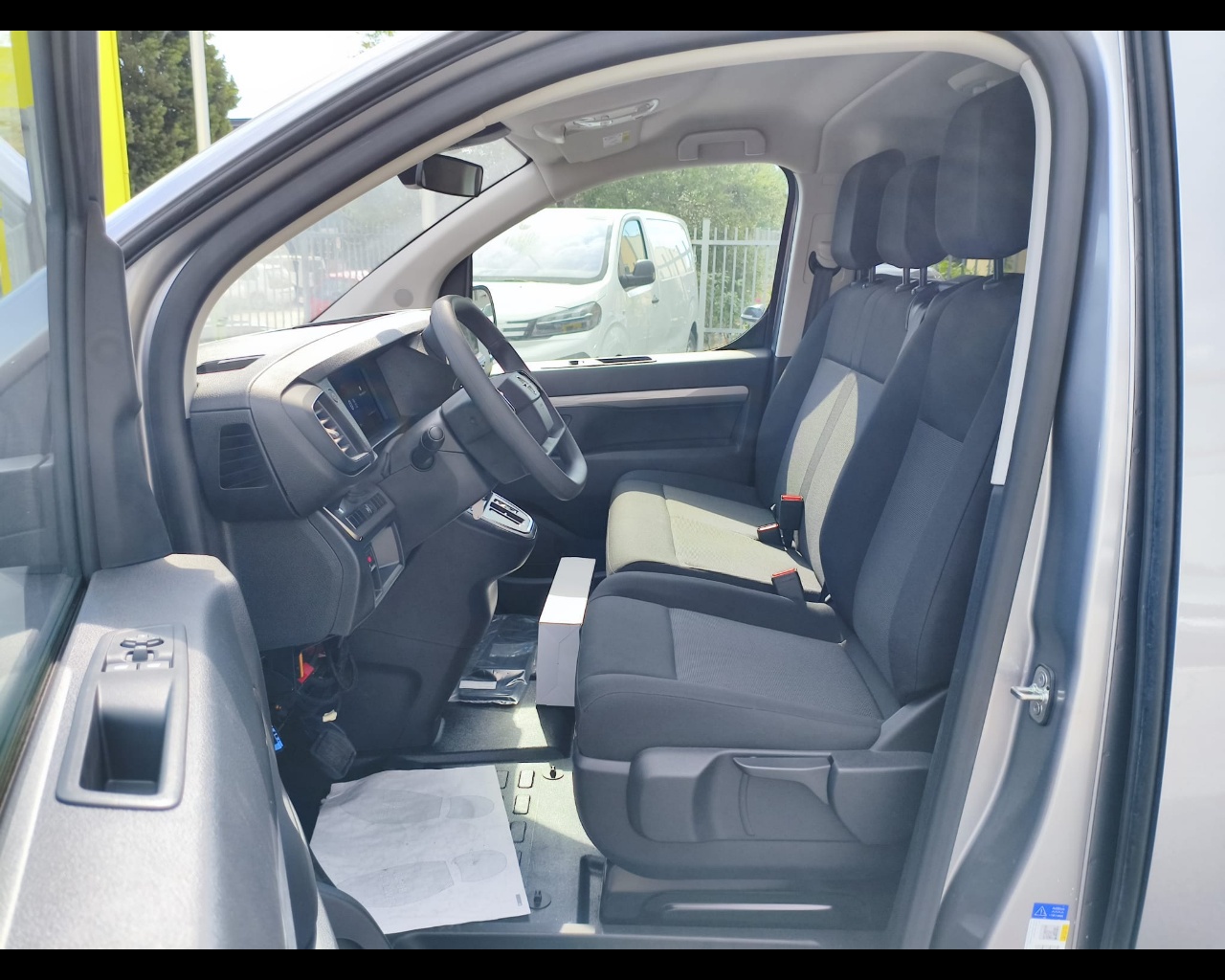 Foto OPEL Zafira Business Edition 2.2 180cv S&S EAT8 Passo Medio