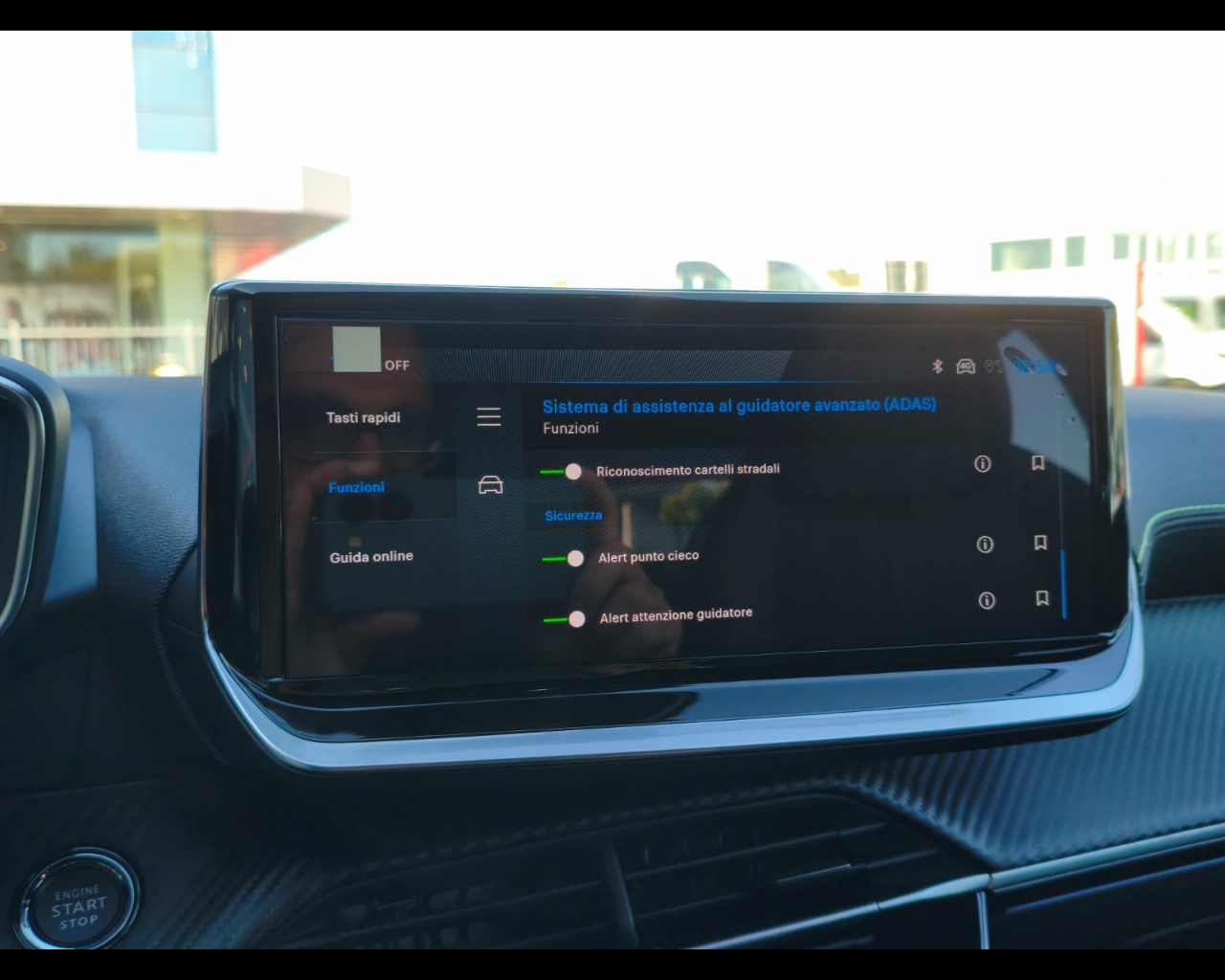 Foto PEUGEOT 2008 1.2 hybrid GT 136cv e-dcs6