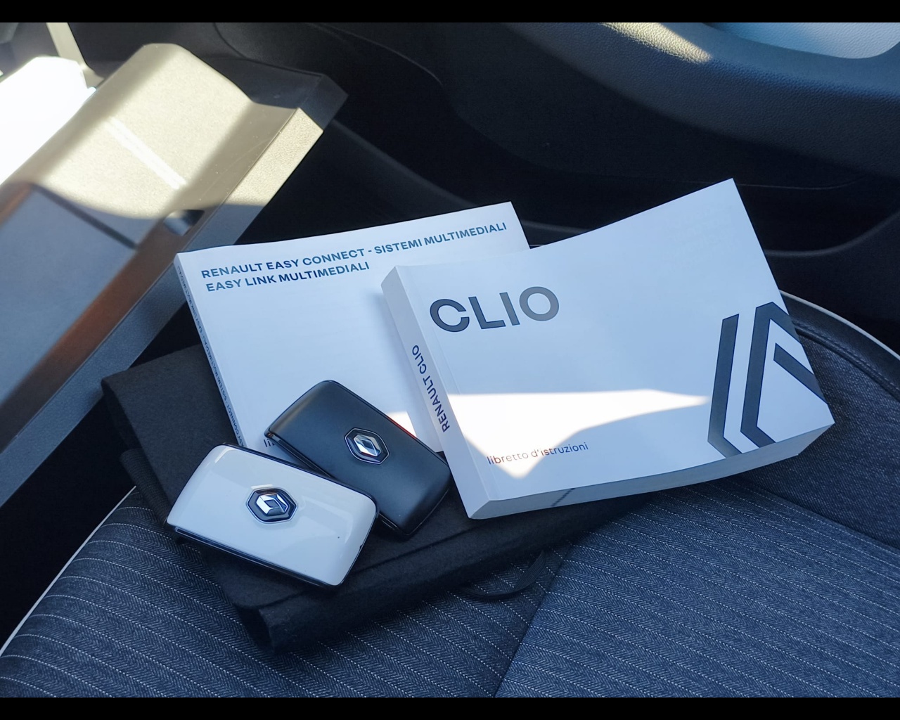 Foto RENAULT Clio 1.0 tce Techno Gpl 100cv