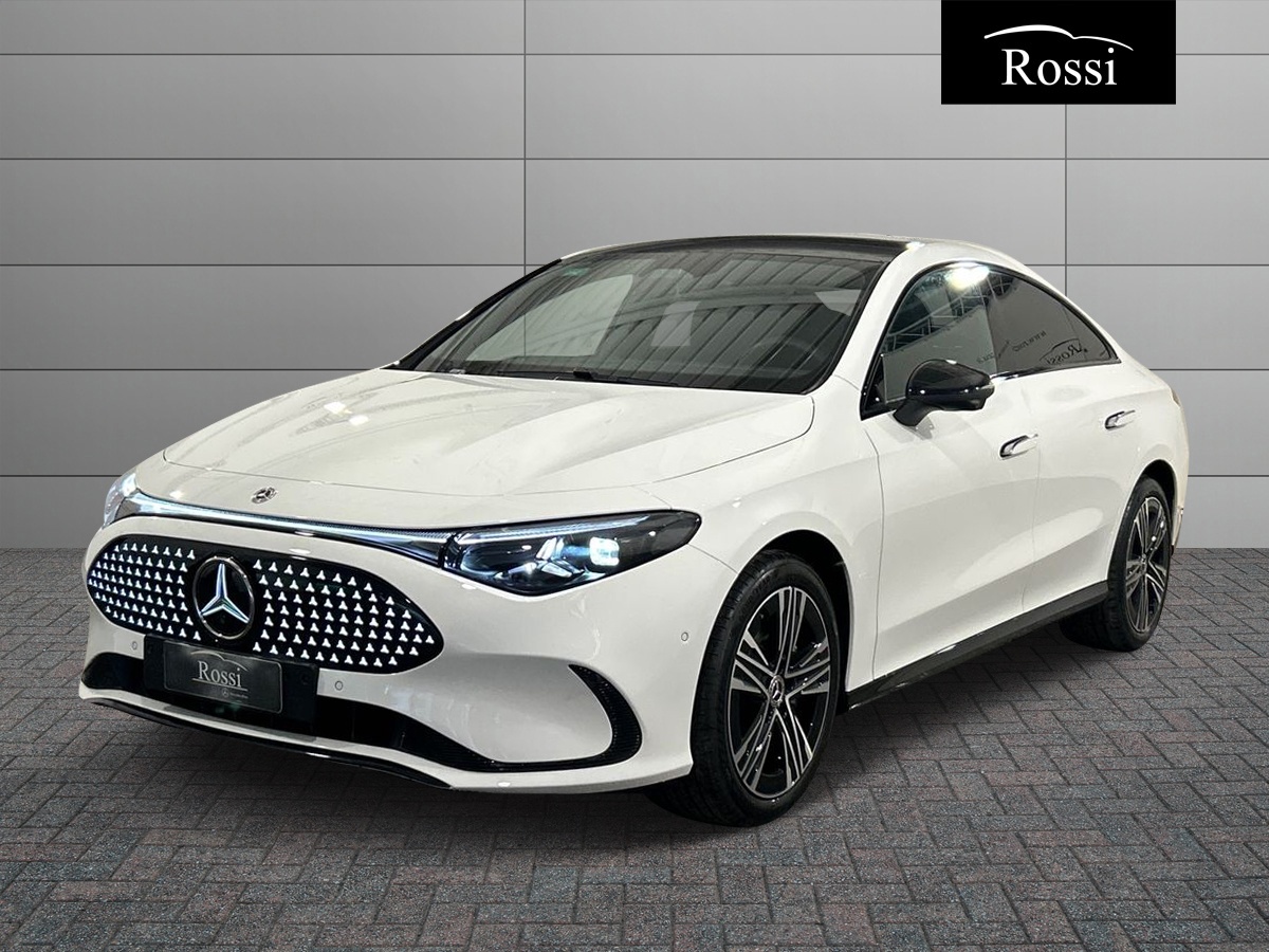 Mercedes-Benz CLA 250+ con tecnologia EQ