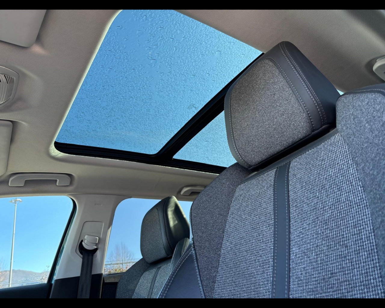 Foto PEUGEOT 5008 1.6 bluehdi Allure s&s 120cv 7p.ti eat6