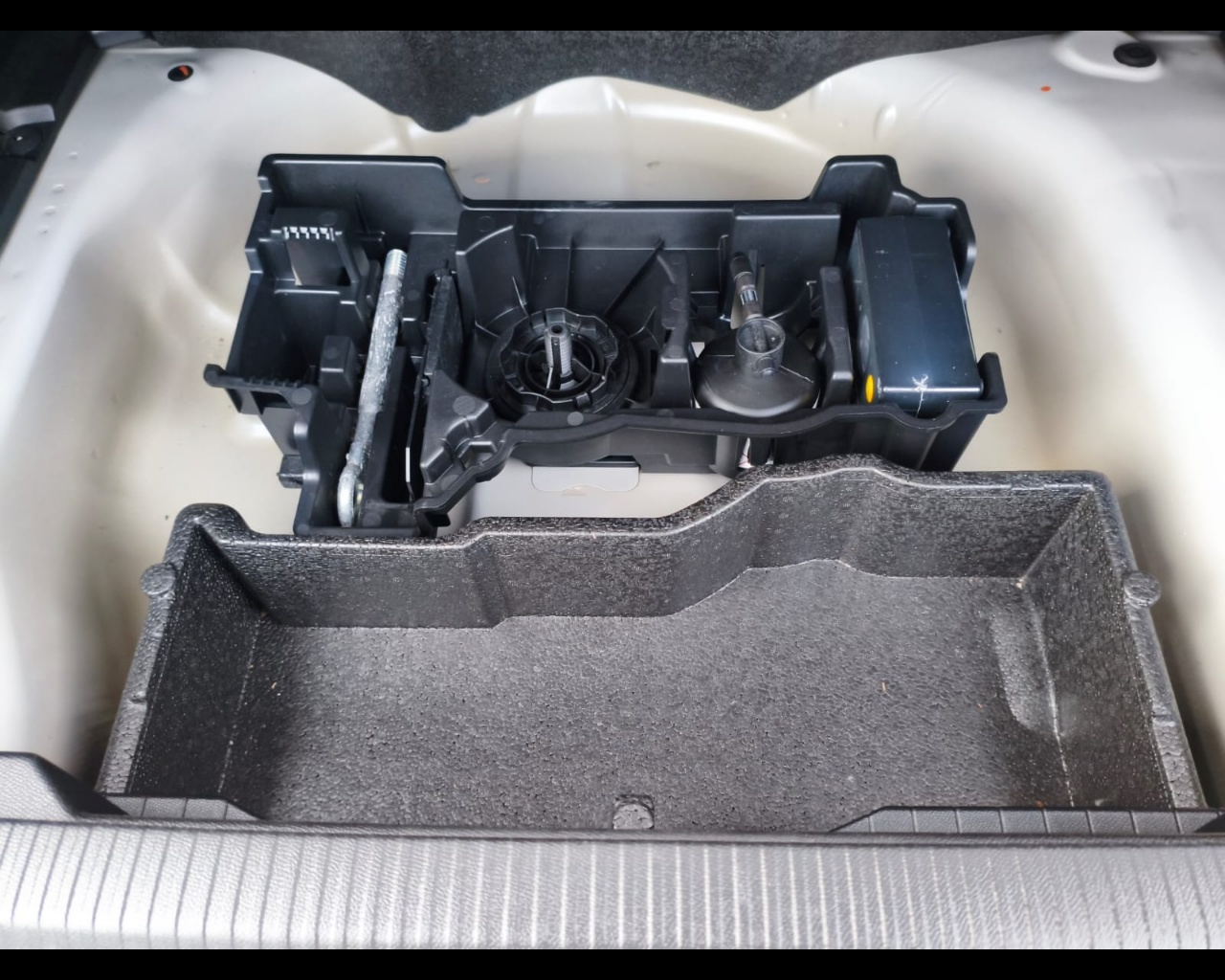 Foto PEUGEOT 2008 1.5 bluehdi Allure s&s 130cv eat8