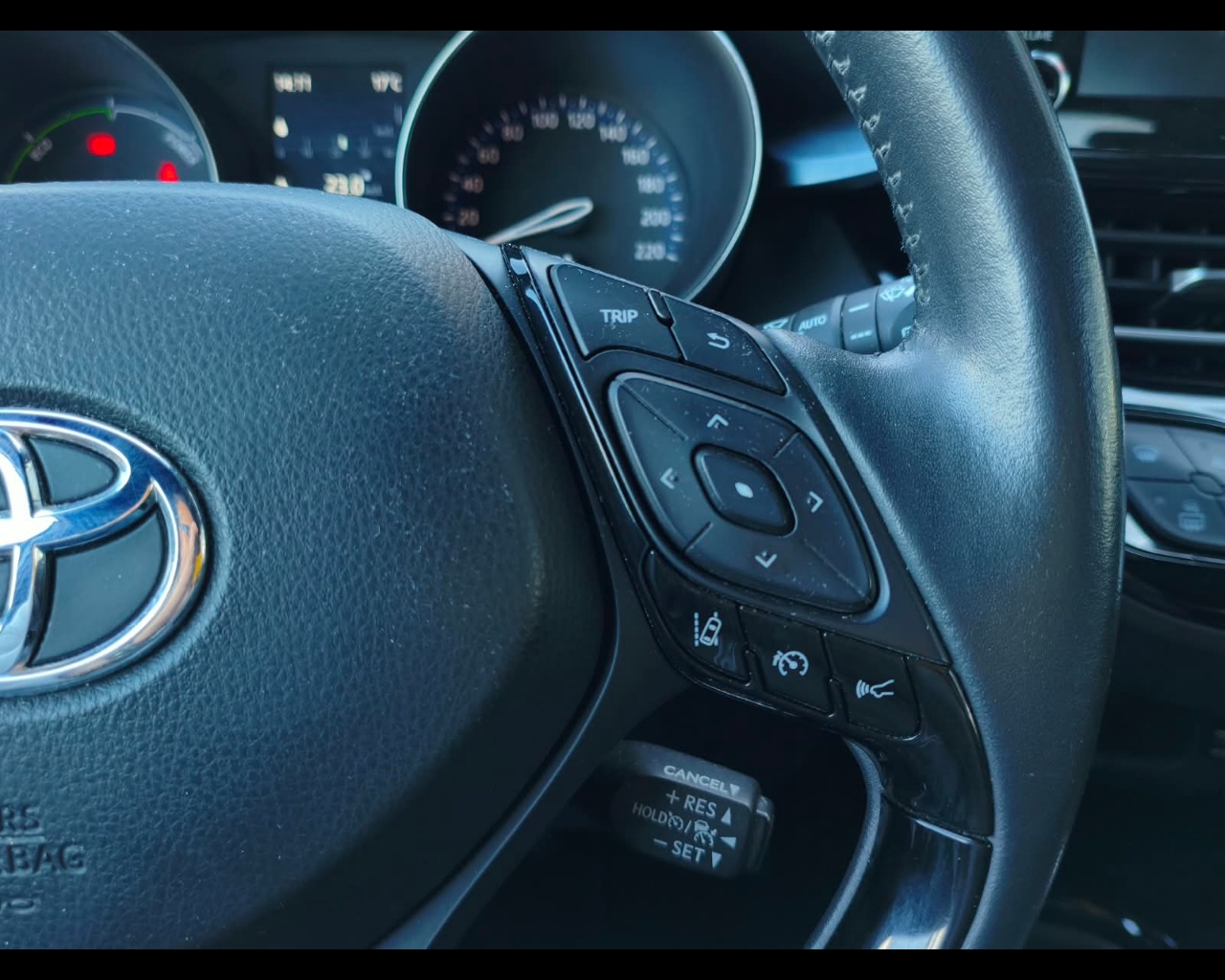 Foto TOYOTA C-HR 1.8h Trend e-cvt