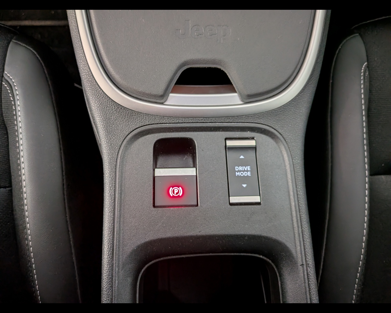 Foto JEEP Avenger 1.2 turbo e-hybrid mhev Summit fwd 110cv edct6