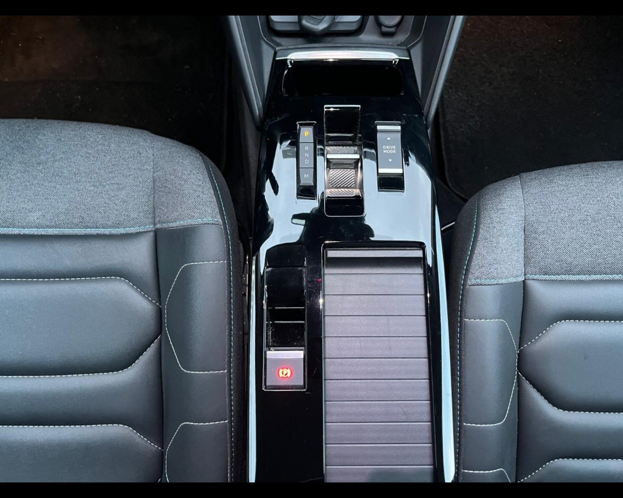 Foto CITROEN C4 1.2 puretech Shine s&s 130cv eat8