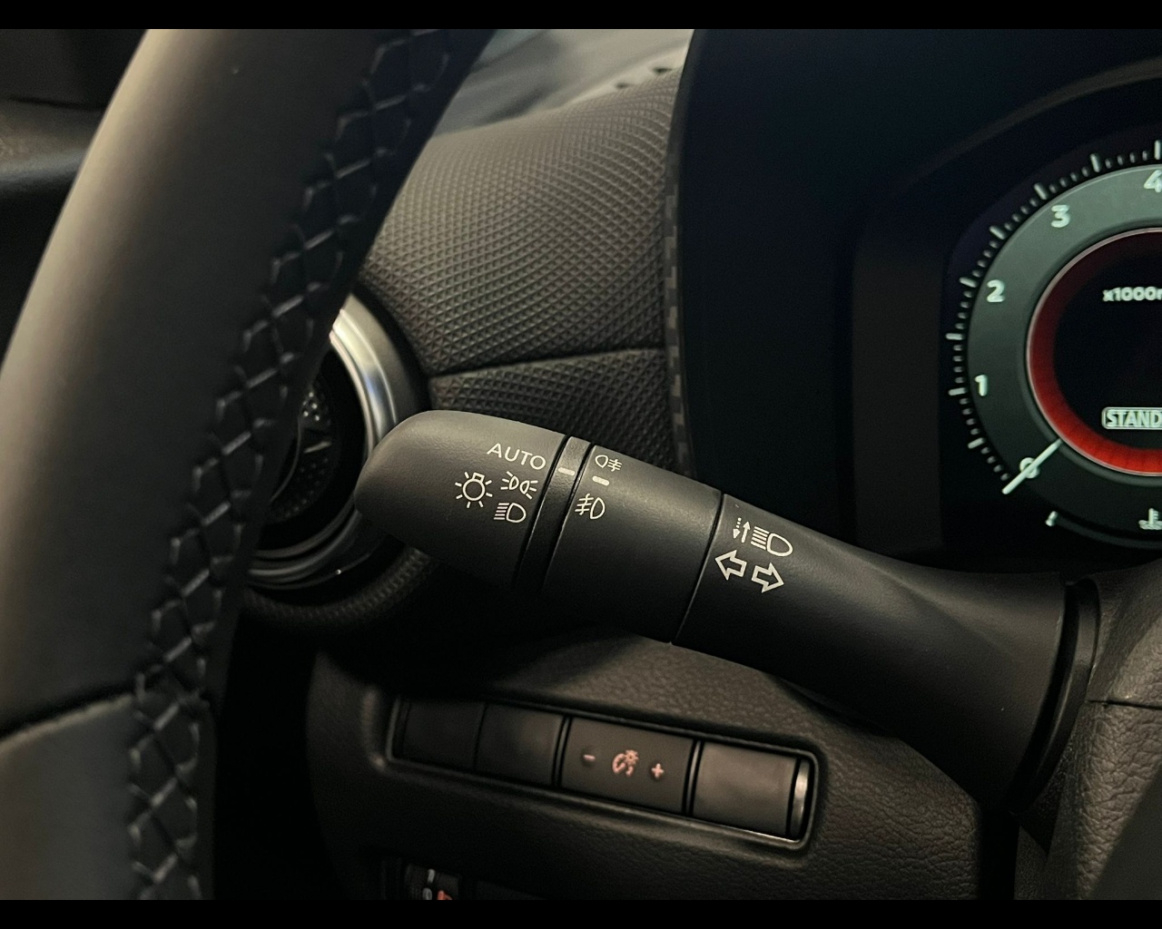 Foto NISSAN JUKE N-CONNECTA MT